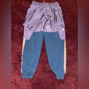 Nike Outdoor Play Big Kids' Woven Cargo Pants light thistle blue medium m
